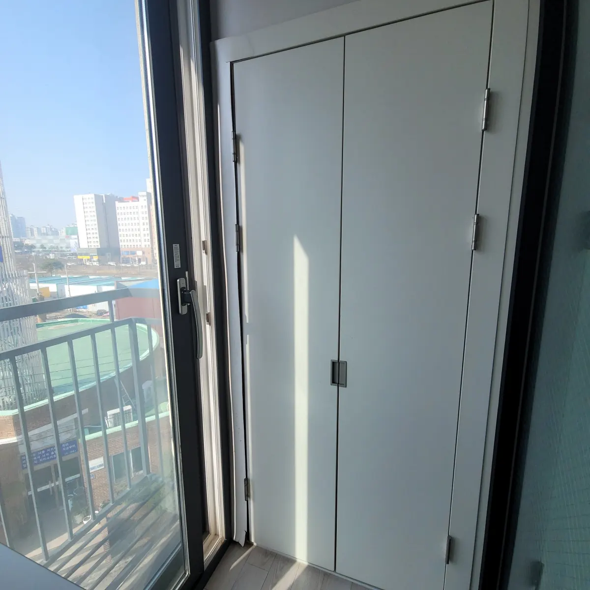 붙박이장 몰딩 교체 시공 전